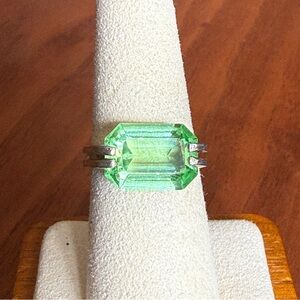 Emerald cut green uranium glass east west ring gold tone UV reactive size 7 1/2